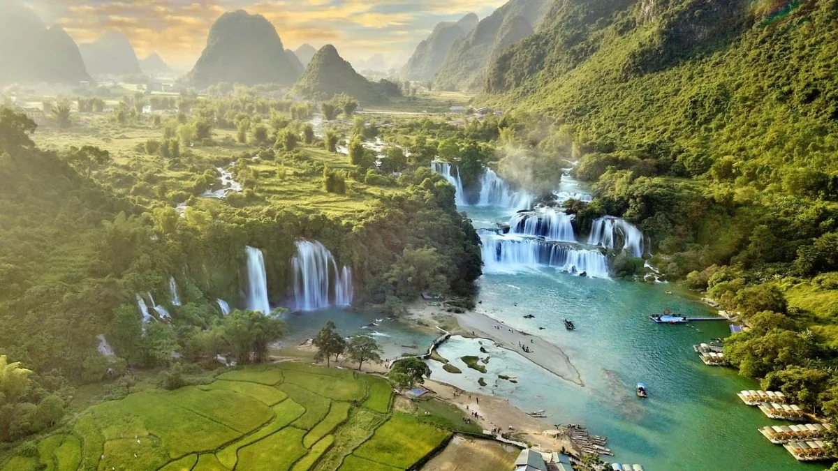 Ban Gioc Waterfall in Cao Bang