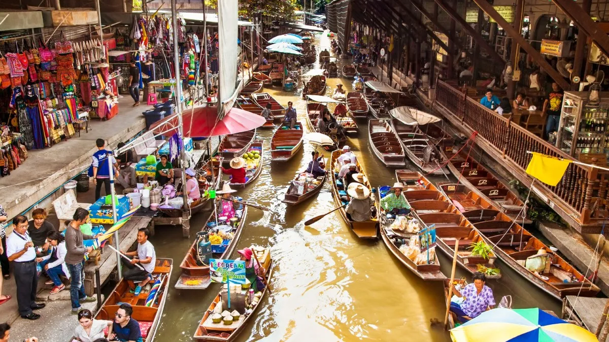 Damnoen Saduak Floating Market